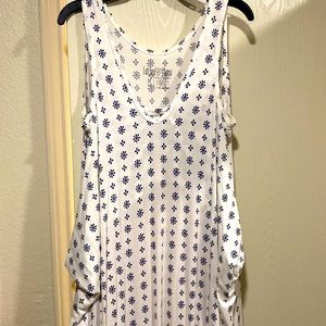 Latched mama medium white and navy cocoon dress